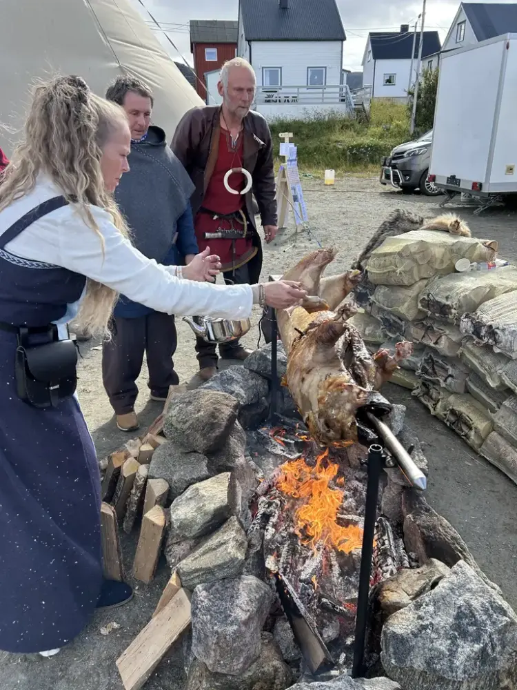 Marcella med villsvinet til etegildet