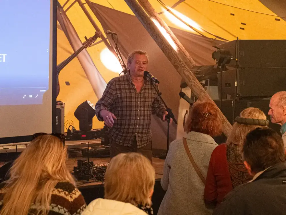 Kjell Sørbø under åpningen av festivalen
