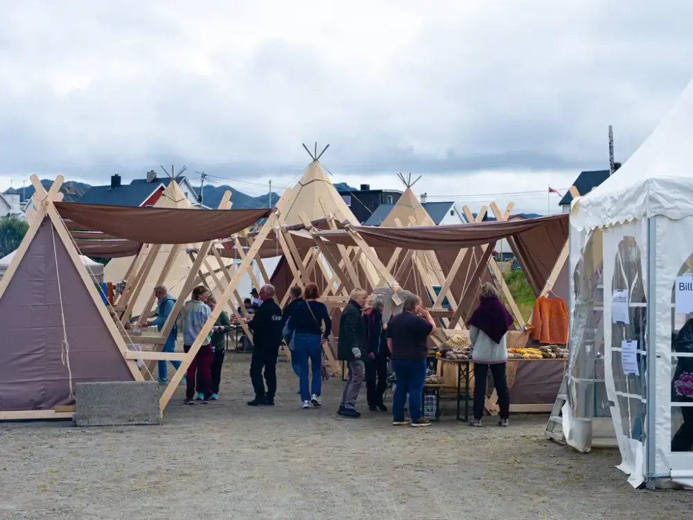 Markedsboder og vikingleir var på plass i Gjesvær