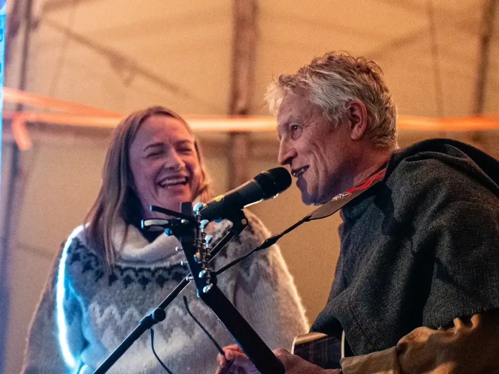 Per Inge Jensen lagde god stemning i festivalteltet