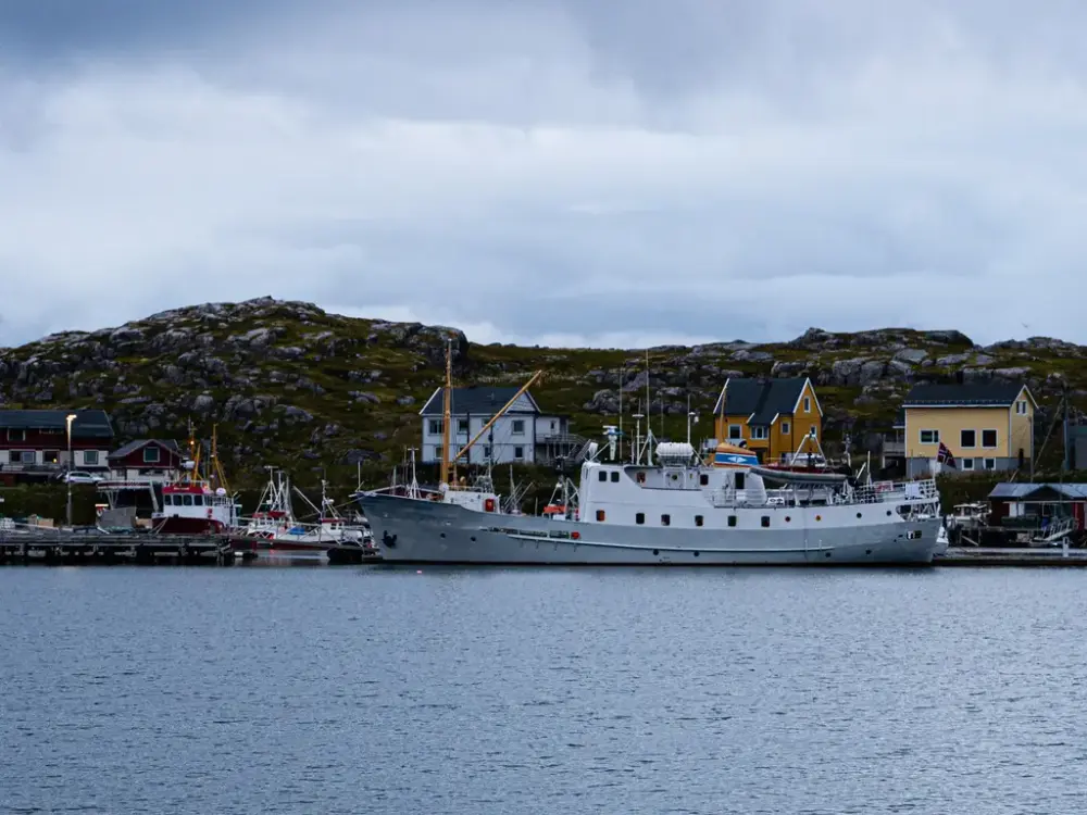 Gamle Mårøy på kaia i Gjesvær