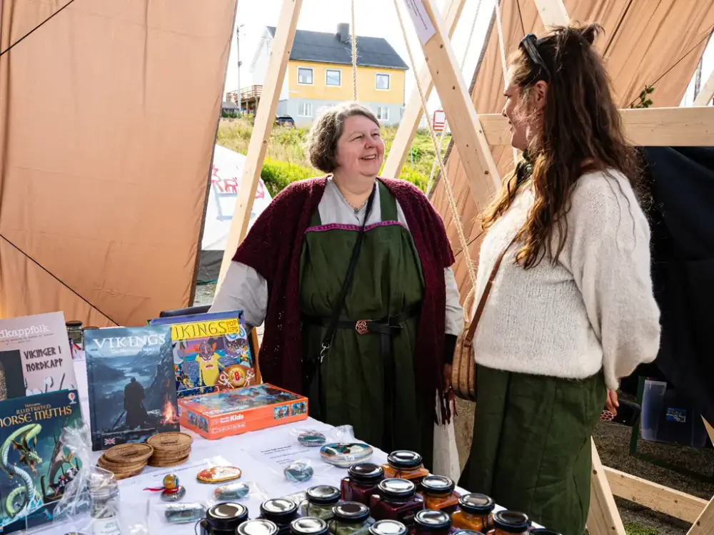 God stemning i salgsboden til Nordkappmuseet og samarbeidspartnere