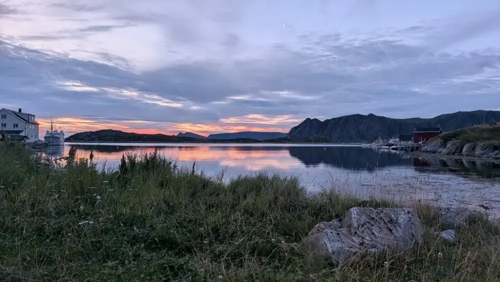 Gjesvær august 2026 - Gamle Mårøy til venstre i bildet.