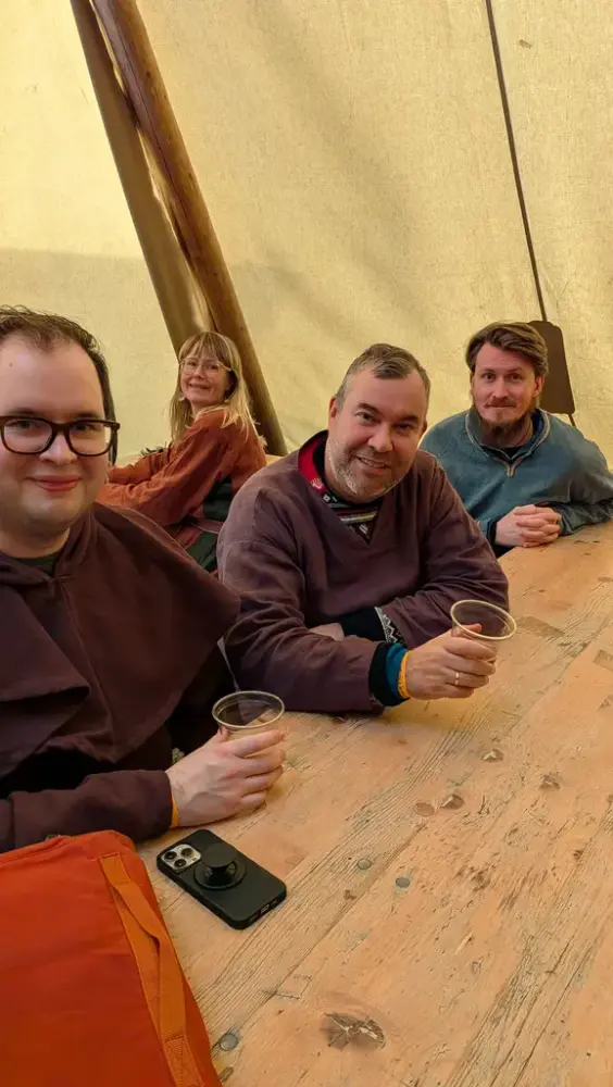 Leif (Berlevåg), Øystein (Hammerfest) og Nils Arne (Honningsvåg) er klare for etegilde.