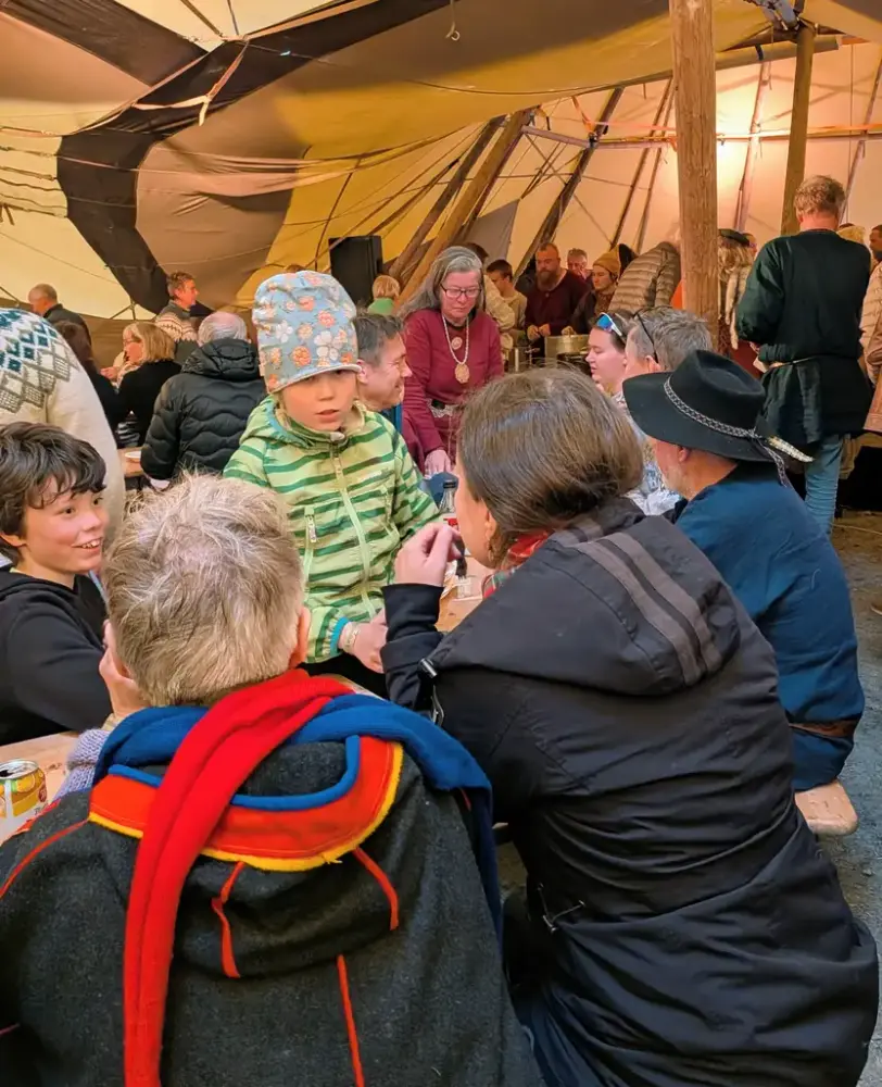 Både store og små hadde en fin kveld på etegilde
