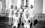 Efter bad.
Bakre raden fr.v.: Jonny backe, Erlandsson, Karl-Axel persson, Åke Nilsson, Lönn.
Främre raden: Jacobsson och Bengtsson.