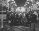 Gruppbild av män med C. Ångström (i mitten), på industriutställningen i Gävle år 1901.