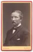 Porträtt på en man i halvfigur.