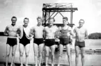 Militärkompisar vid Skivtjärn i Deje. 
Från vänster: Svensson, Swartz, Åke Nilsson, Evert Nilsson, Lindskog, Persson.
