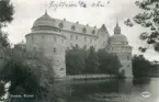 Vykort med motiv av Örebro Slott. Skriven text på baksidan, adresserat Sonja Sundberg.