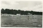 Vykort med motiv av Malnbaden, Hudiksvall. Text på baksidan, adresserat Sonja Sundberg.