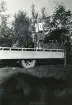 Fältartisten Ulla (skulle kunna vara Ulla Billquist, som uppträdde under beredskapsåren) vid beredskap V-götland 1944 (enligt text i album).
