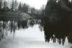 Vid stadsträdgården omkring 1940, (troligen i Gävle), (enligt text i album).