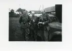 Herrljungamanövern 1943. Jag, Olle och Olovson (enligt text i album). Text baksida kort: 