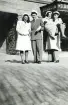 Män och kvinnor firar den sista april 1944 (enligt text i album).