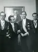 Formell tillställning med fr. v Carl-Erik Sidén (alias Syrack), ... Bengt Hultin, Lennart Ståhl (enligt text i album).