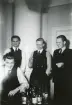Fest hos mig, Lucia 1943 (enligt text i album). Text baksida kort: V-H Bengt Lindholm, Anders Lindwall, Syrack (Carl-Erik) Sidén, Bengt Westerlund.