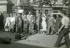 Vid Trafalgar Square, London 1948 (enligt text i album).