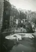 Bath 1948 (enligt text i album). Bilden visar Pulteney Bridge med tillhörande dammbyggnad över floden Avon.