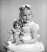 Flickan Englund. Foto i april 1947.
(Karin Englund)