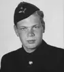 Porträttfoto av elev Per Olov Lundin vid examen från reservflygskolan i Eslöv, 1946.