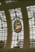 Interiör från tågfärjan Drottning Victoria. Lanternin med målat glas och träpanel.