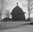 Den ålderdomliga vagnboden till gården Malma i Västra Ryd kvarstår i skrivande stund. Här dokumenterad 1938.