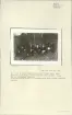 Skansen. Byggnader. Folkets hus. En grupp män sitter ute i backen vid Stendalens ordenshus 1908. Från vänster: Karl Bergström, Värner Eriksson, Olof Valdemar Olsson, August Bergström, August Månsson, Natanael Hedlund, Anders Karlsson.