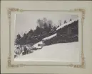 Skansen. Byggnader. Eskimåhyddan.
Eskimåhyddan är den äldre benämningen i Nordiska museets bildarkiv, som refererar till en samisk torvkåta.