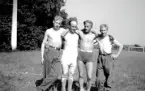 Segrande laget i potatisplockning 6 juni 1940 i Skåne. Erik Persson, A6 till vänster.