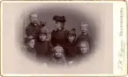 J. A. Ulfsparre (John Axel Otto) tillsammans med hunden King, fem av sina barn; 