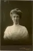 Porträtt av kvinna, fotografi från Hedvig Ulfsparres familj.