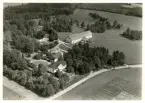 Flygfoto över Kungsgårdens herrgård, runt 1900-talets mitt.