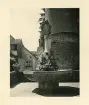 Bärenbrunnen (Björnfontänen), en björn som håller i stadens vapen, Meersburg, Tyskland (enligt text i album).