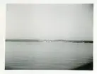 I bakgrunden syns Dornier-verken i Friedrichshafen, Tyskland (enligt text i album).