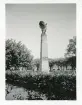Zeppelin-monumentet i Konstanz (enligt text i album). En staty som hedrar luftskeppsikonen greve Ferdinand von Zeppelin som var född i staden 1838 (källa:Tripadvisor).