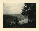 Utsikt fr. Haspel i Tyskland över floden Rhen samt landskapet på den Schweiziska sidan (text baksida kort och album).