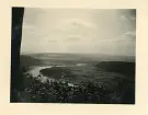 Utsikt från Haspel i Tyskland, floden Rhen möter floden Aare samt skogs-och bergslandskapet på den Schweiziska sidan (text i album).