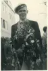 Studentexamen, utanför läroverket, 18/5 1940, Gävle. Bengt Hultin (enligt text i album och baksida kort).