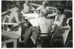 Mas hos Jonte (enligt text i album). Mas är ett kortspel även känt som skitgubbe (källa: Wikipedia).