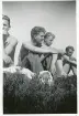 Vid Bergsjön, Göteborg. V-H. Björner, greve Inge Rosenlind, Bengt .... Löf, Göran Almgren (enligt text i album och baksida kort).