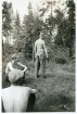Pistolskytte vid Jontes sommarvilla (enligt text i album).