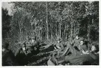 Siesta vid Näs, 1940-41. V-H. Almgren, Åsbrink, Bengt Hultin, Dahlin, Fredenberg, Waldenström, ? (enligt text i album och baksida kort).