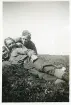 Kjell Lundström, Ling och jag (Bengt Hultin) på hjortronplockning vid myren. Härjedalen 1941 (enligt text i album).