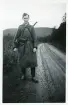 Genomvåt och trött, Härjedalen 1941. Bengt Hultin (enligt text i album).