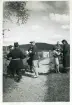 Professor Collinder bjuder på karameller vid lappmässan, Härjedalen 1942 (enligt text i album).