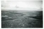 Utsikt från Ottfjället ut över Ottsjön, Jämtland 1942 (enligt text i album och baksida kort).