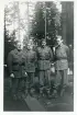 Fyra ubef. 1943. Kommi. Jansson, Furir Sundgren, Konst. Olovsson, Konst. Hultin, Istrum 1943 (enligt text baksida kort och i album).