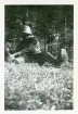 Stabsfurir Hultin i färd med att intaga ryggläge. Jämtland 1943 (enligt text i album). Text baksida kort: 