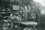Vid Husaby källa. 1943 (enligt text i album). Sankt Sigfrids källa vid Husaby kyrka i Västergötland, en plats med djupa rötter i svensk historia där kung Olof Skötkonung enligt traditionen döptes kring år 1000. (källa:Skandinaviskt Arkeologiforum).